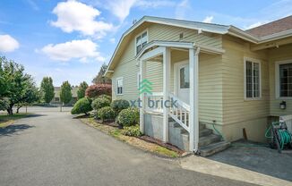 3 beds, 1 bath, $2,695