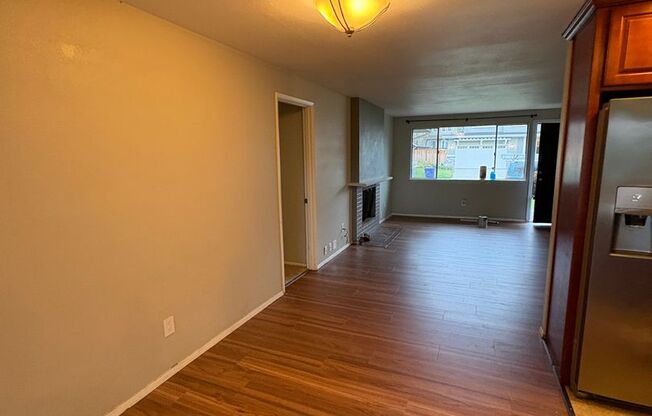 4 Bedroom 1.5 Bathroom House In Bellevue Lake Hills