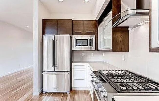 3-Bedroom Alki Townhome