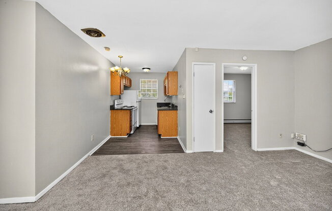 1 bed, 1 bath, 400 sqft, $875, Unit 13