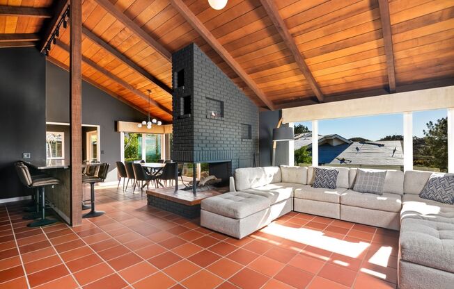 Gated 4bd Vista Home on Hilltop with Incredible Views!