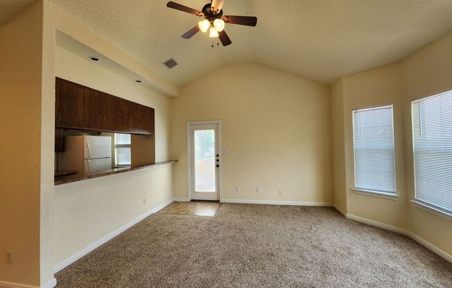 Large Deck off Living Room / Fridge Included /Located Between Gruene & Downtown New Braunfels /CISD