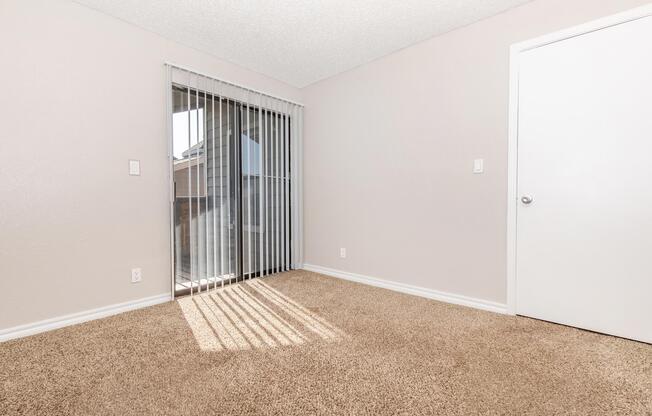 2 beds, 1 bath, 850 sqft, $818