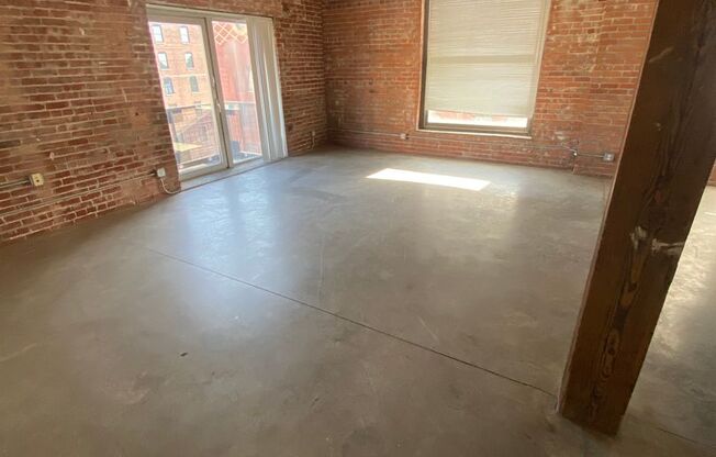 3 beds, 2 baths, 1,300 sqft, $1,595, Unit 601