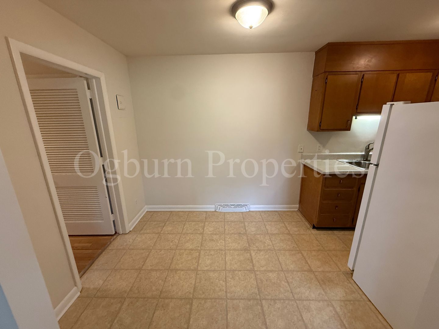 605011 - BALCONY COURT APTS