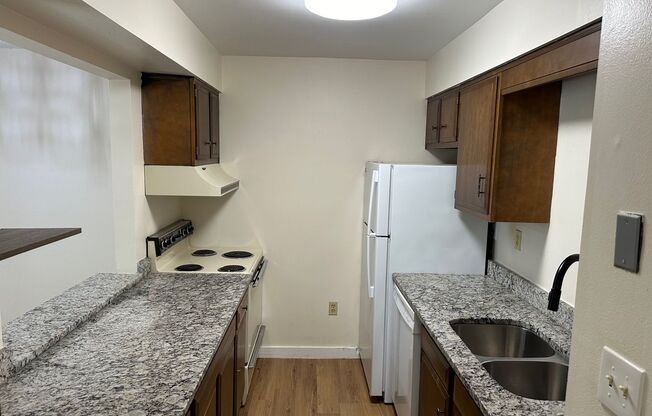 1 Bedroom/1 Bathroom Near Lake Underhill!!!