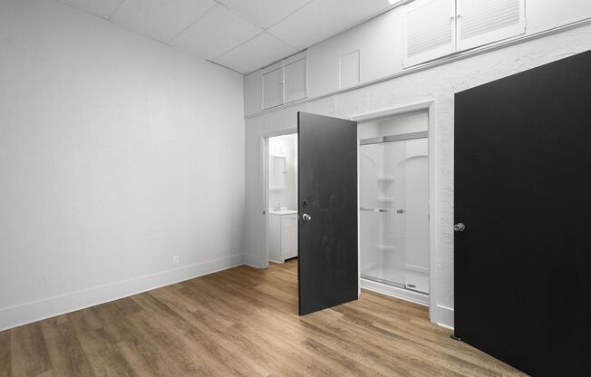 1 bed, 1 bath, 800 sqft, $649, Unit 104 S McDonald St