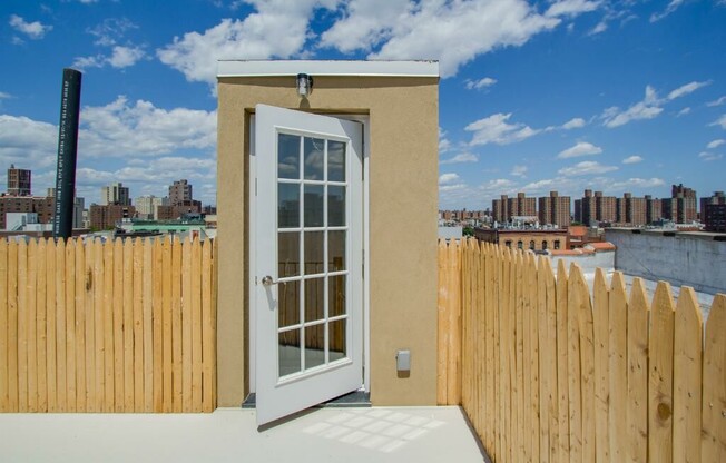 1590 Lexington Ave