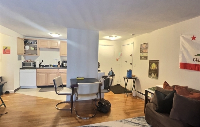 1039 COMMONWEALTH