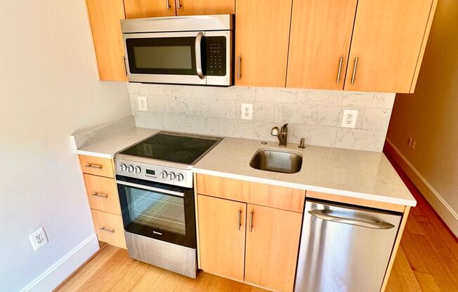 1 bed, 1 bath, $2,600, Unit 406