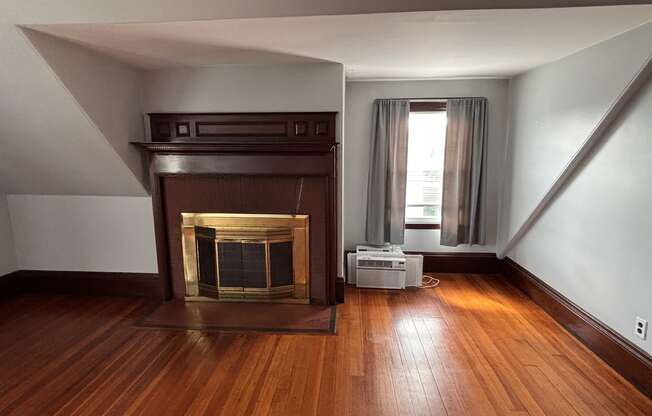 2 beds, 1 bath, $2,800, Unit 3