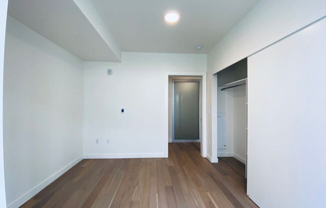 2 beds, 1 bath, $3,000, Unit 211