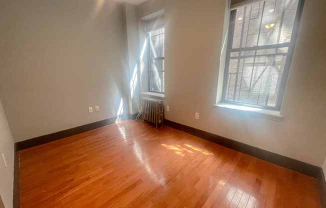 2 beds, 1 bath, $3,350, Unit 7