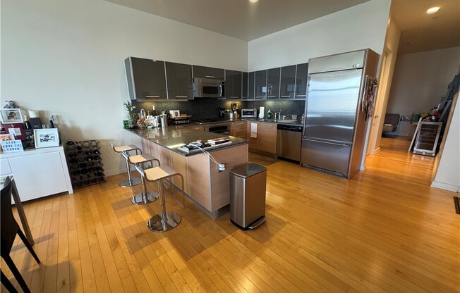 2 beds, 2 baths, 1,320 sqft, $4,100, Unit 2203