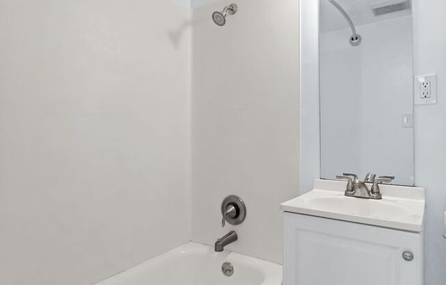 Studio, 1 bath, 355 sqft, $1,250, Unit 207
