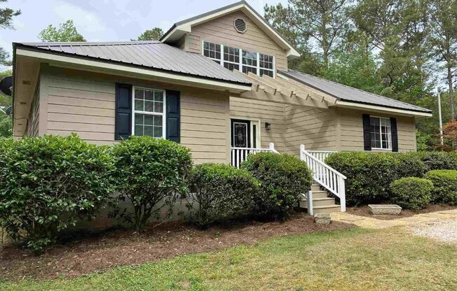 Chaming Cottage Style 4 bedroom, 2 bathroom home in Lagrange! Must See!