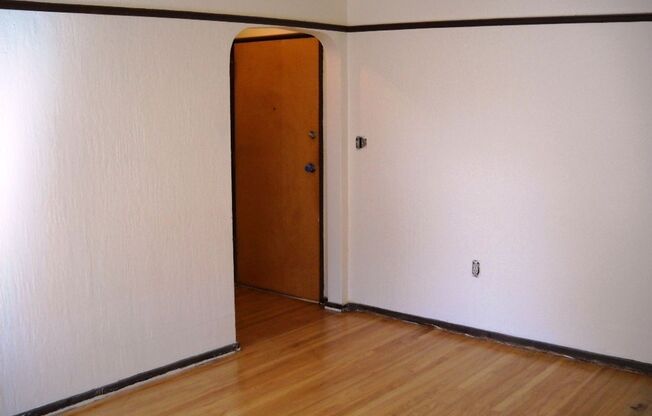 1 bed, 1 bath, 702 sqft, $1,645, Unit 0204