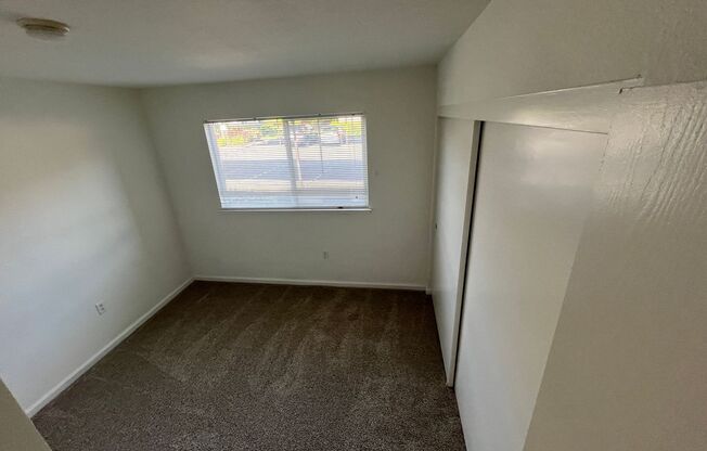 2 beds, 1 bath, 848 sqft, $1,900, Unit 1704