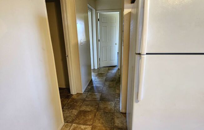 2 beds, 1 bath, 950 sqft, $699, Unit 16