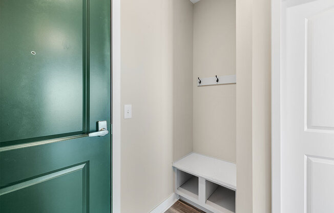 waterford bluffs apartments mudroom