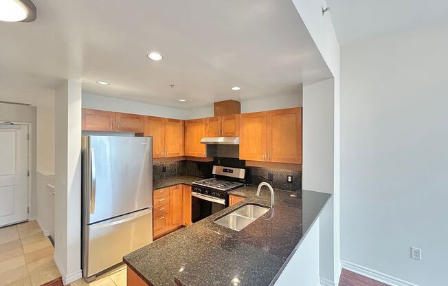 Beautiful 2BD/2BA W/ A/C, Reserved Parking, and Private Balcony in Bankers Hill!