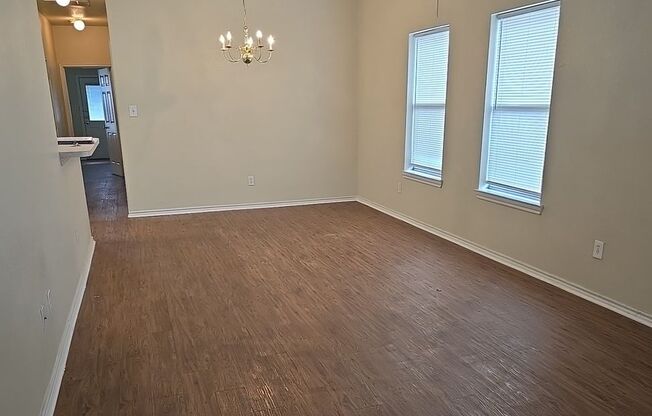 915 Walnut St. Burleson, TX 76028