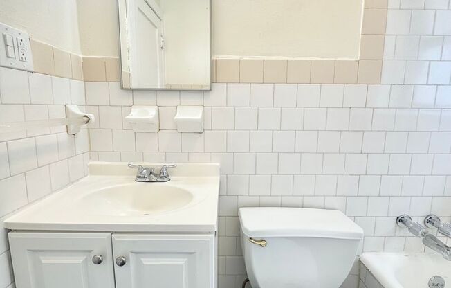 1 bed, 1 bath, $1,095, Unit E5