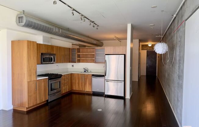 1 bed, 1 bath, 860 sqft, $2,695, Unit 907