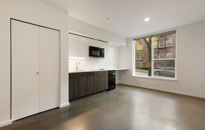 Studio, 1 bath, 305 sqft, $1,495, Unit 602