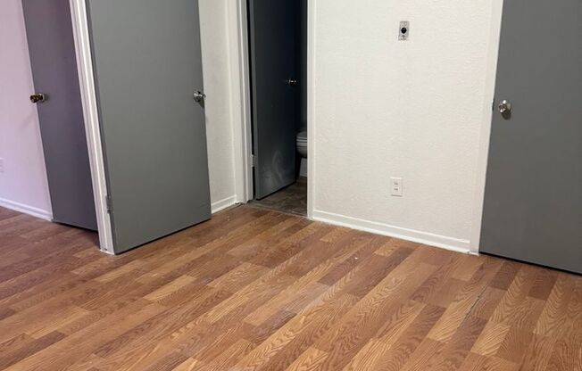 1 bed, 1 bath, 420 sqft, $850, Unit 107