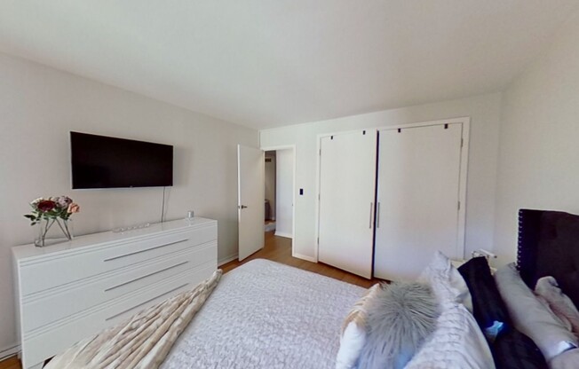 1 bed, 1 bath, 740 sqft, $3,400, Unit 10R