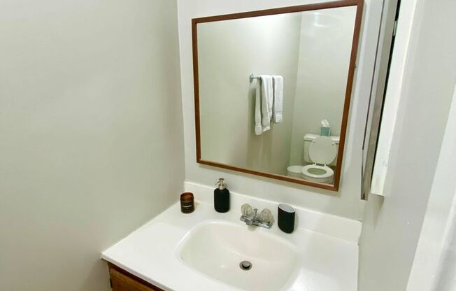 Charming 2 Bedroom Mt Vernon Townhome in Coveted Community!