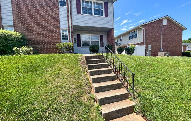 Adorable 2 bedroom, 2 1/2 bathroom townhome in Greensboro!