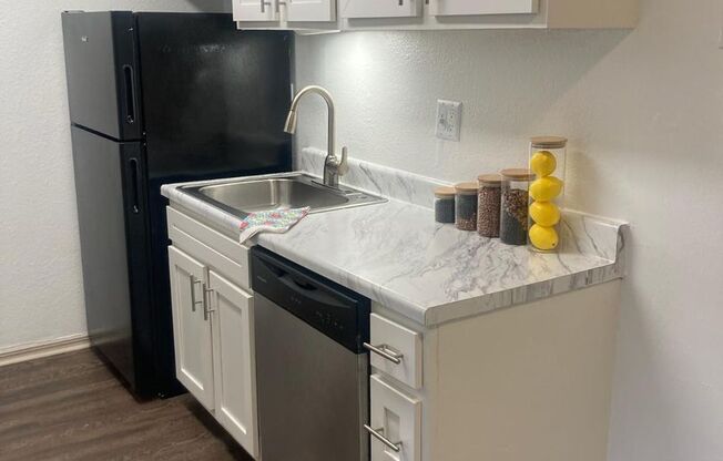 1 bed, 1 bath, 800 sqft, $1,005, Unit 1606