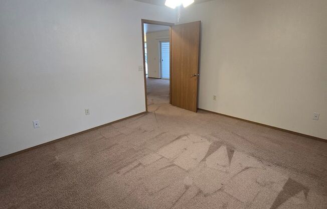 2 beds, 1 bath, 850 sqft, $1,259, Unit PL   7612