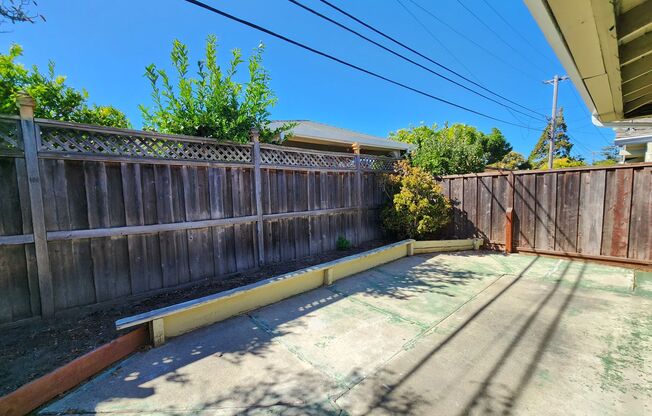 Lovely 2 bedroom, 1 bath