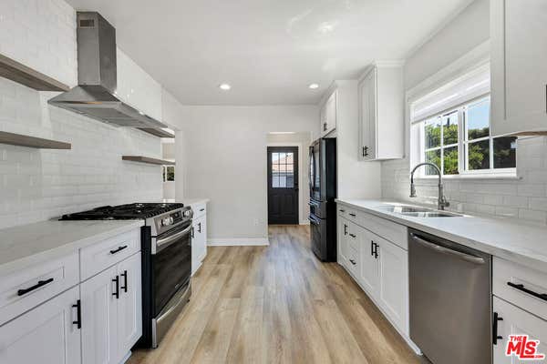 713 W 118 ST