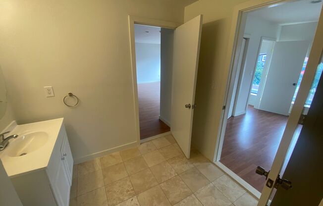 1 bed, 1 bath, 700 sqft, $1,600