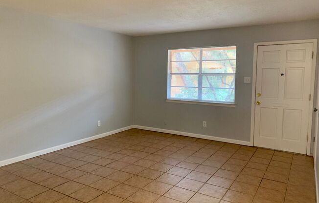 2 beds, 1 bath, 726 sqft, $1,150, Unit 2