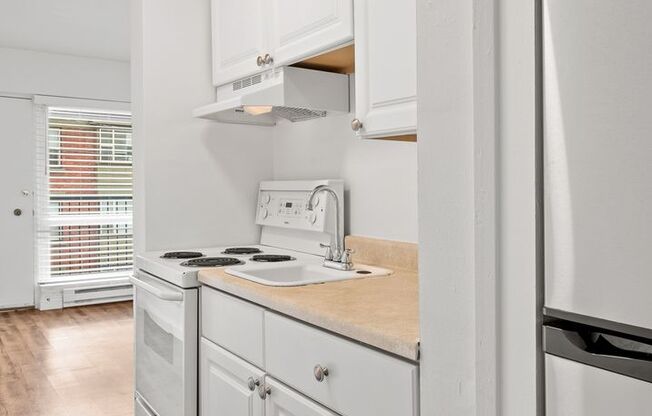 Studio, 1 bath, 355 sqft, $1,350, Unit 201