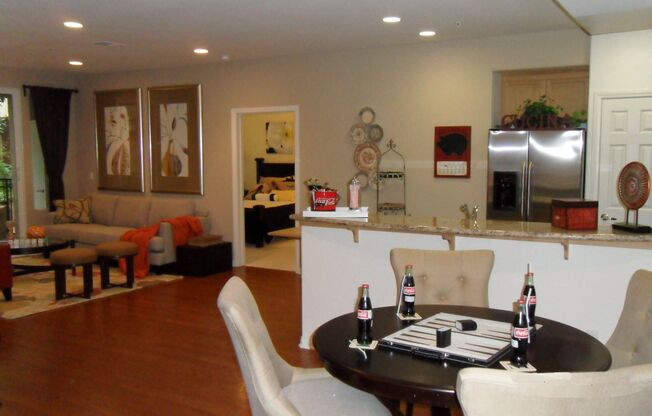 3 beds, 2.5 baths, 1,576 sqft, $3,700, Unit 8700-302