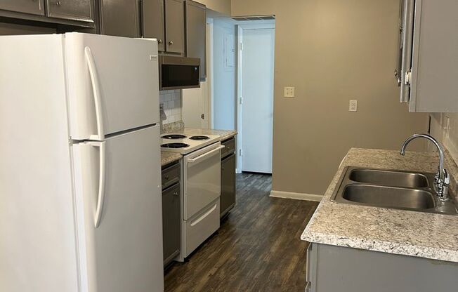 1 bed, 1 bath, 616 sqft, $878, Unit 19