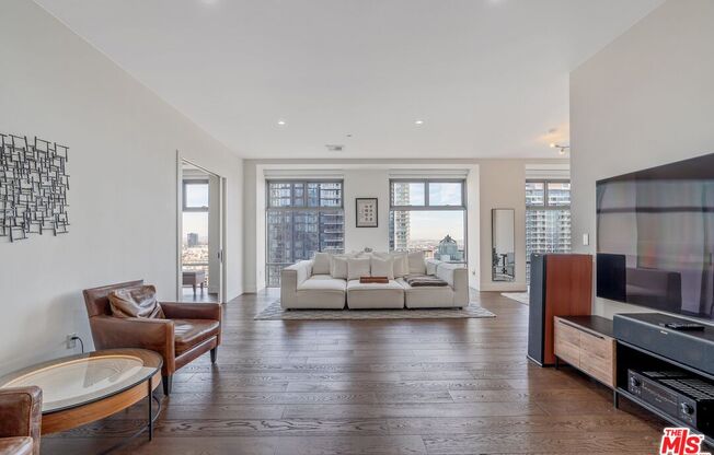 3 beds, 3 baths, 2,123 sqft, $6,000, Unit 1910