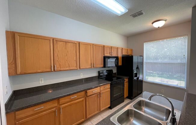 3 Bedroom, 2.5 Bath Townhome in Kissimmee!