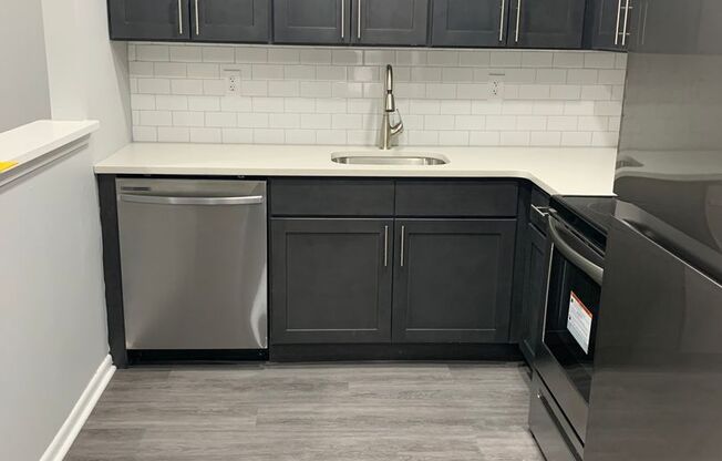 2 beds, 1 bath, 800 sqft, $1,695, Unit D - 33