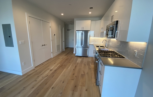 Studio, 1 bath, 545 sqft, $3,200, Unit 402