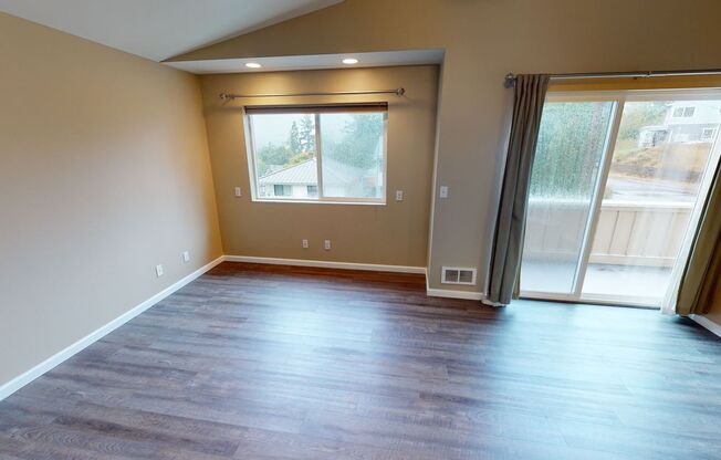 Navy Yard City 3 Bedroom Available for Rent! Water View & Fenced Backyard!