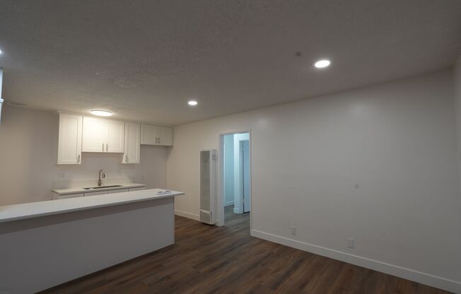 1 bed, 1 bath, $2,100, Unit 07
