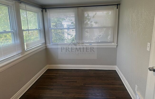 3 beds, 1 bath, $1,299