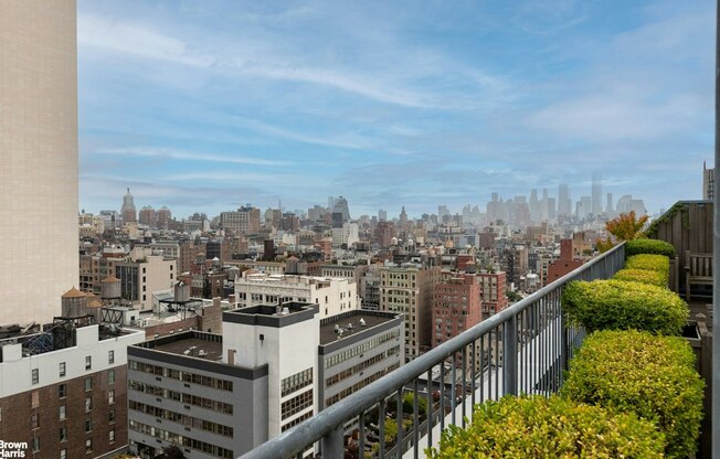 1 bed, 1 bath, 1,000 sqft, $6,500, Unit 8L